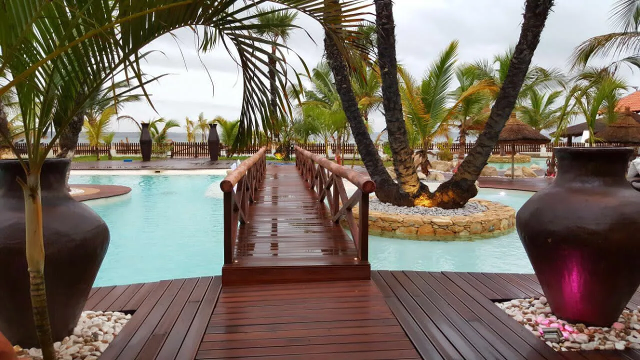 Construcao piscina luxo comporta 1