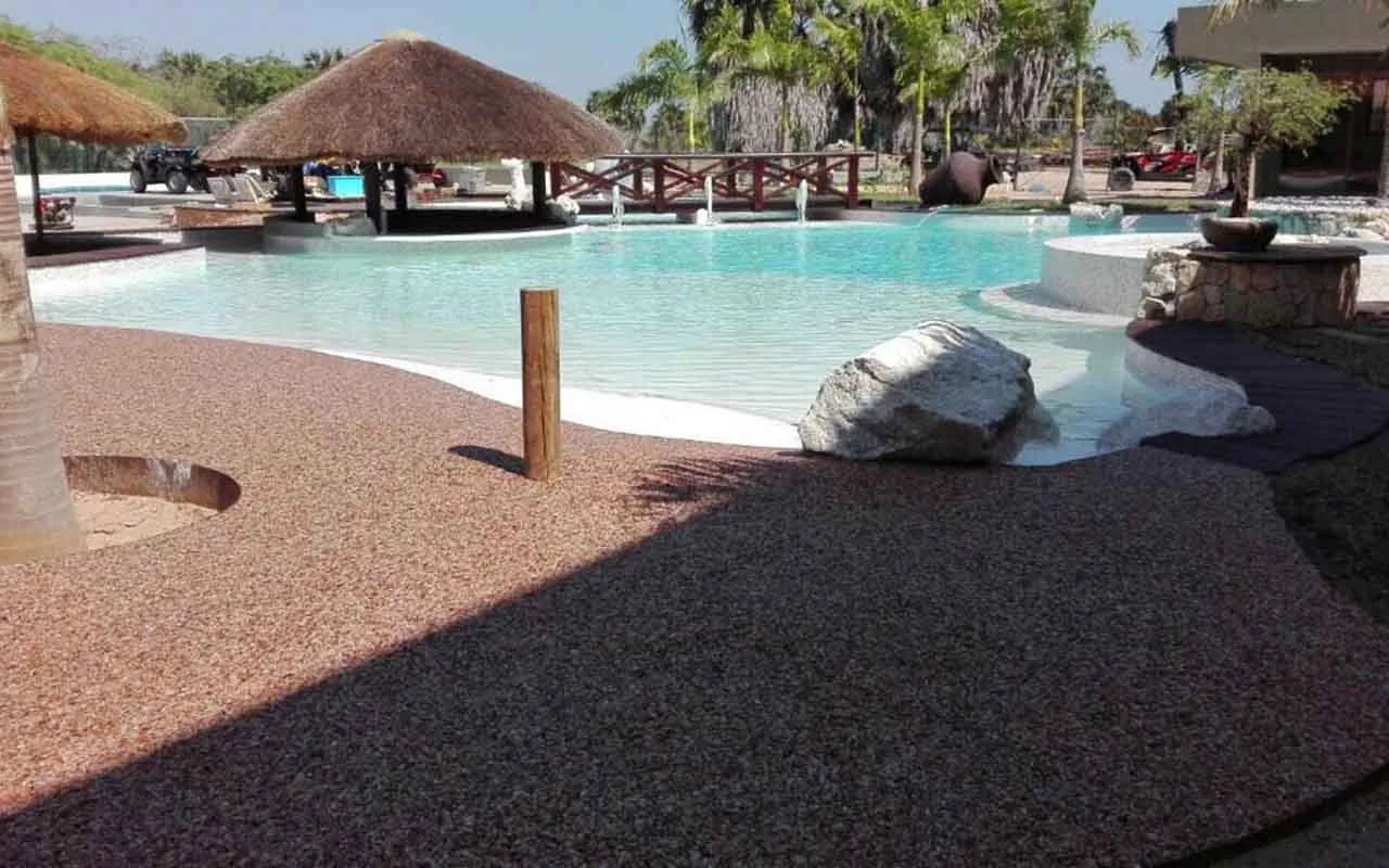 Construcao piscina luxo comporta 3